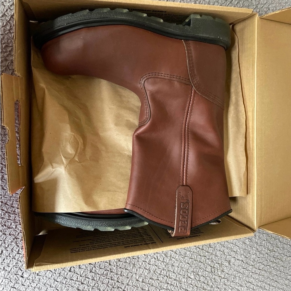 Red Wing 9.5 NWT & Org. Box   2405